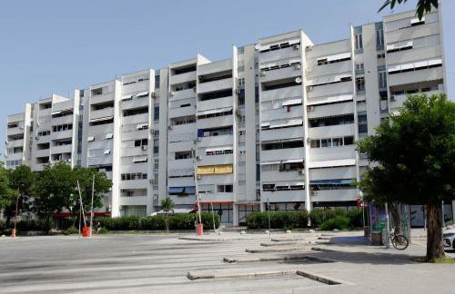 Modern 2-Bed Apt, Late check in available - Photo 53