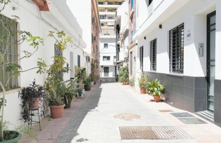 A top-floor modern apartment Located 100 meters from the beach - Foto 23