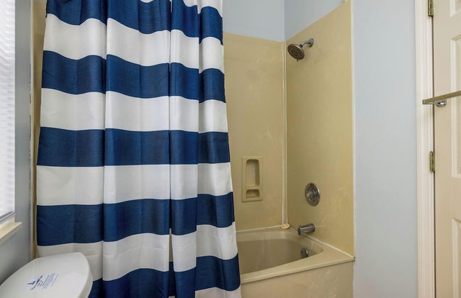 Spacious Two-story Home w/ Porch Views of Golf Course - Steps From Marina - Photo 11