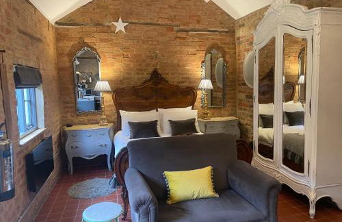 Topiary Barn - Stylish Accommodation in Rutland - Photo 1