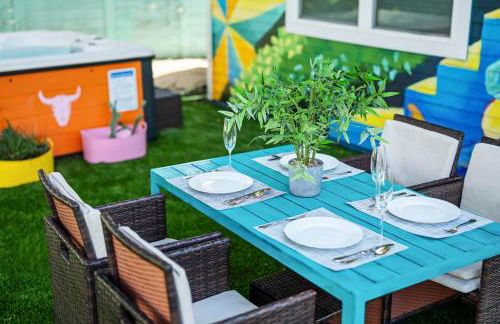 Austin Oasis Spacious 4BR Retreat with Hot Tub Cowboy Pool and Infrared Sauna Perfect for Families and Bachelorettes - Photo 8