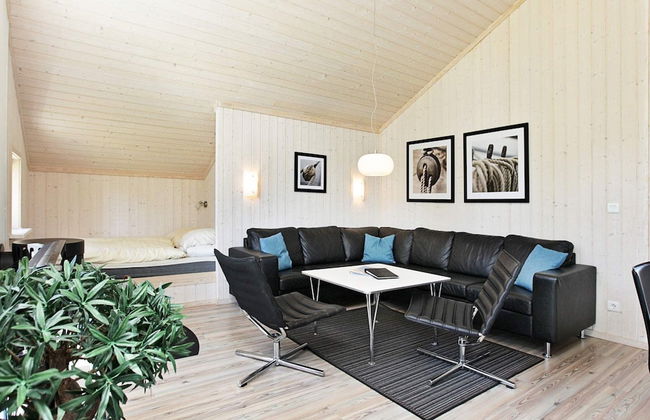 Beautiful Holiday Home With Outdoor Space - Photo 20