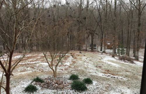 Oxford Chalet Getaway with Lake/Beach Access - Foto 23