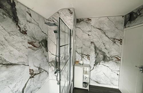 The Serene Stays - 3 Bed Home in Oldham Manchester - Foto 25