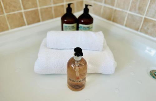 Charming End of Terrace Home with Garden - Foto 24