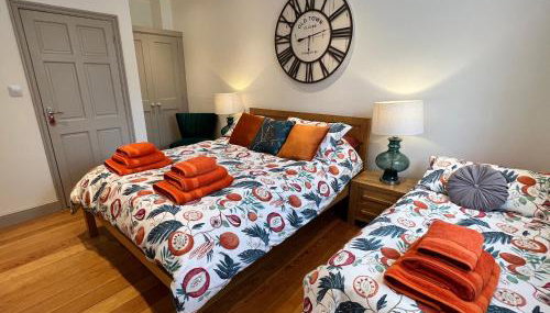 The Manor Coach House - Foto 5, towels, wardrobe