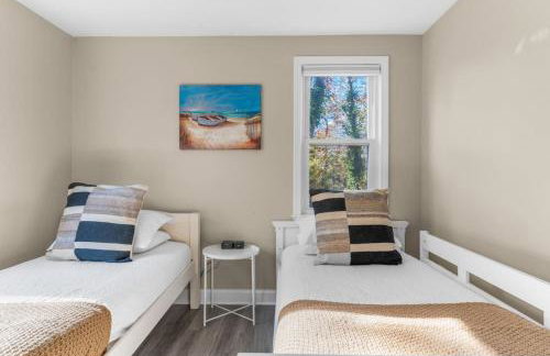 Cozy Spacious Home Walk to the Beach and 1 Mile to Downtown Hyannis - Photo 25