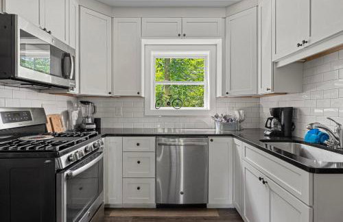 Whispering Arbor by Juniper Holiday + Home - Foto 10