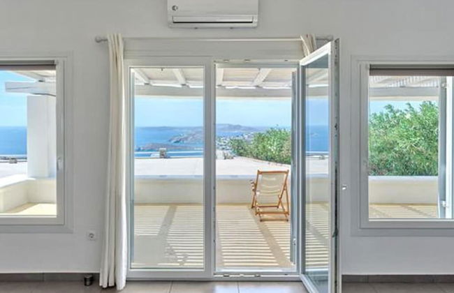 Stunning Villa With Panoramic View - Photo 26