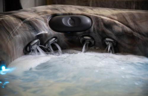 Southern Comfort Retreat with a private hot tub - Foto 53