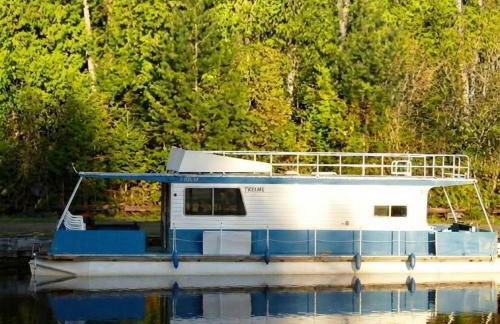 Stylish House Boat - Adventure Basecamp - Sleeps 5 - Wi-Fi HB07 - Foto 1