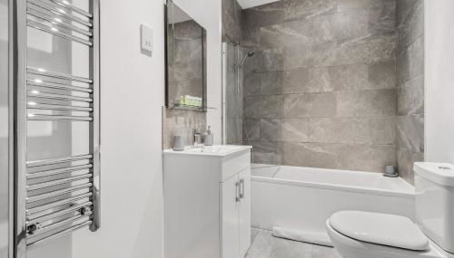 Comfortable 2BR Swindon Long Stay - Foto 4, Shower