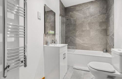 Comfortable 2BR Swindon Long Stay - Foto 4