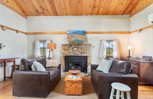 Rustic Baileys Retreat Cabin Near Wineries! - Foto 3