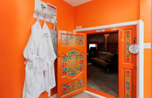 Orange Yurt With Hot Tub- Sleeps 3, Parking & Pets - Foto 64