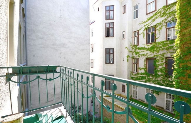 Vienna Residence Colossal Apartment With Balcony and Space for 8 Guests - Foto 16