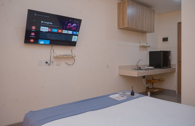 Convenient Studio Apartment At B Residence - Foto 16