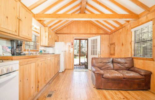 The Colorado Spruce Cabin #15 at Blue Spruce RV Park & Cabins - Foto 3