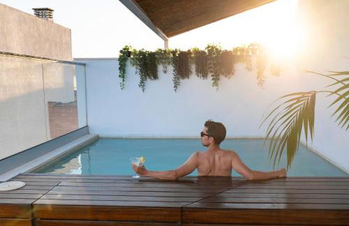 LeonAlba House Private Villa Private rooftop Private Pool Private Andalusian Courtyard Free Parking BBQ 8 Guests - Foto 1