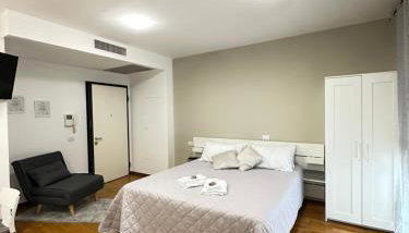 Apt 117 - Osp San Raffaele e Metro 2 - Intero Appartamento - Foto 2, wardrobe