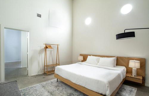 Historic Downtown Loft with Modern Flare - Foto 29