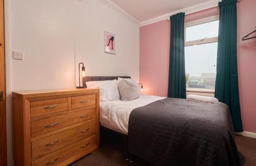 Spacious Bradford House with 4 bedrooms & 6 Beds by PureStay with Parking for 7 nights min! - Foto 33