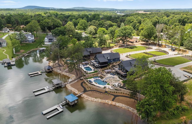 Gray Fox Lodge by Avantstay Waterslide Pool, Theater Sleeps 21 - Foto 79