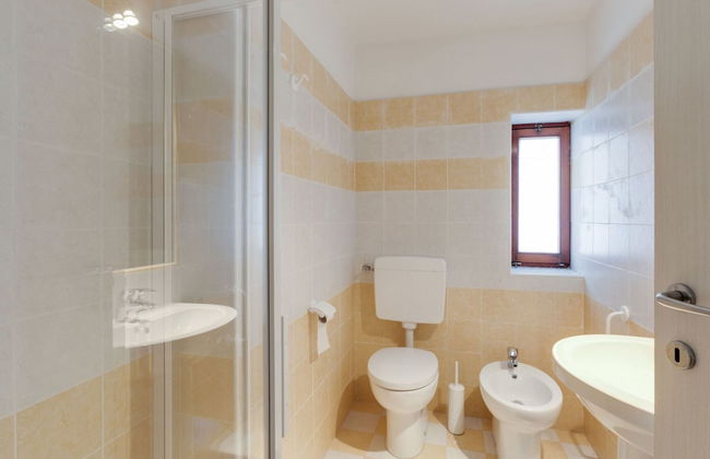 Villa in Torri del Benaco With Lake Garda Views - Photo 17