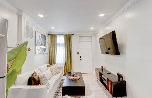 Elegant Urban Retreat - Walk To Patterson Park - Photo 1