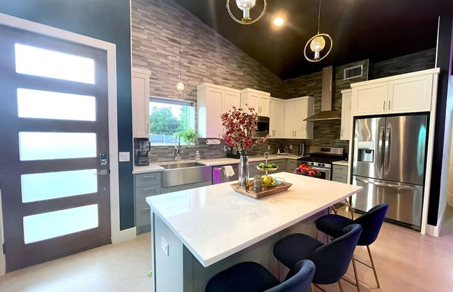 Heated Pool Haven w Hot Tub Downtown 3 mi - Photo 29