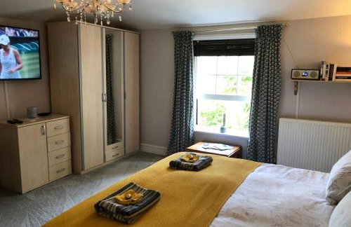 Little Gem with Private Hot Tub - Up to 25 percent off ferry - Foto 24