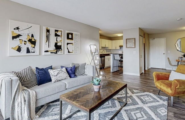 Glamorous 2B2BA with patio views and gym - Foto 1