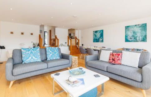 Creek View - A Tranquil Waterside Retreat with a Touch of Luxury and Pontoon - Photo 8