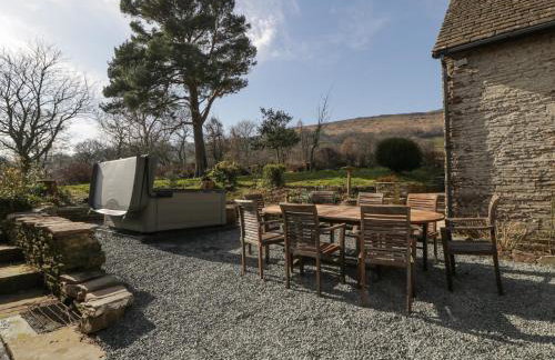 White Haywood Farmhouse - Photo 33