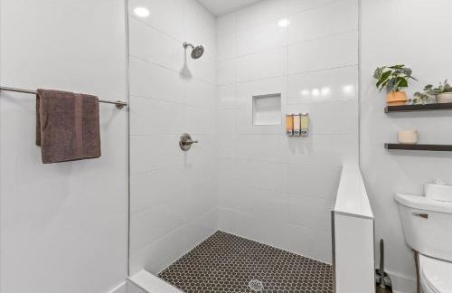 Farm House DT Indy with Pool Table - Photo 30