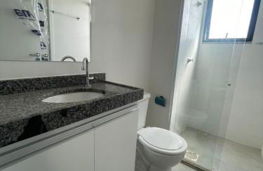 Ap em Juazeiro do Norte com dois quartos com cama de casal e ar condicionado - Foto 9