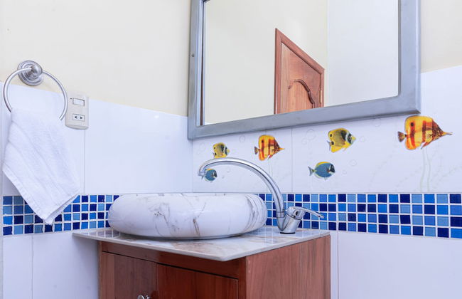 Galapagos and Beyond - Photo 15