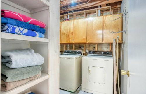 Lakefront Estate w Private Beach on Flathead Lake - Foto 77