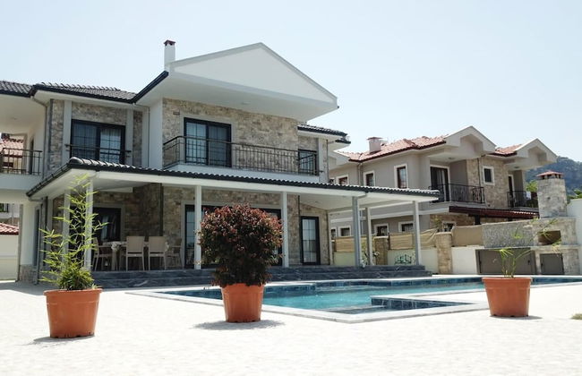Stunning 4-bed Villa Grey 4 Bedrooms Private Pool - Photo 15