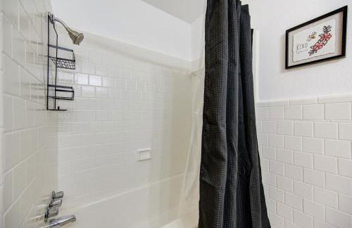 Spacious 5 Bed Home with Massage Chair and Futsball Table - Foto 12