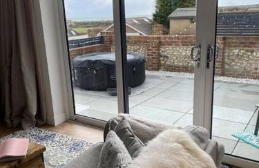 Studio Cabin Retreat with Hot Tub Sea and Downs views in Seaford with own garden - Foto 15