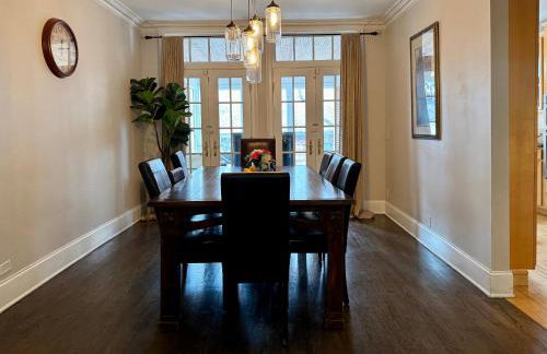 3 br Spacious Home in Ideal Location w Free Parking Back Yard Pets Welcome - Foto 3