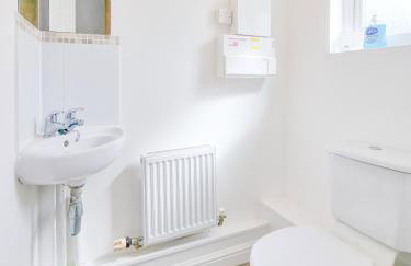 Milton Keynes 5BR Contractor house, families/ groups welcome. - Photo 17