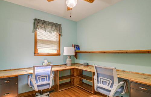 5 Mi to Lake Robinson: WFH-Friendly Home w/ Pool - Photo 2