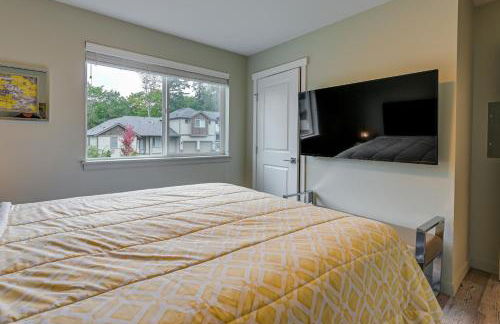 Easy Commuting! Modern SeaTac Unit with Fireplace - Foto 13