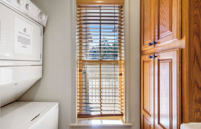 T Time Getaway - Overlooking Golf Views! - Photo 26