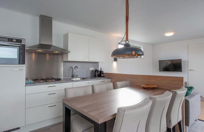 Lodge in Nieuwvliet Bad Near the Beach - Photo 4