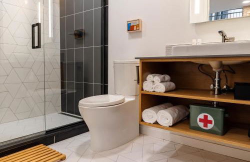 5 King Bed Suites at The Finnley Hotel in DT GR - Foto 9