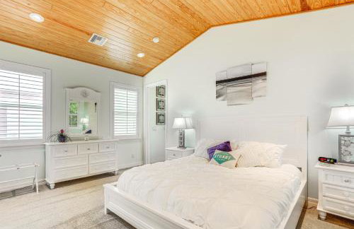 Waterfront Stuart Oasis with Hot Tub and Dock! - Foto 10