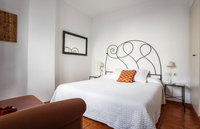 Apartamentos Los Patios de la Judería - Photo 35